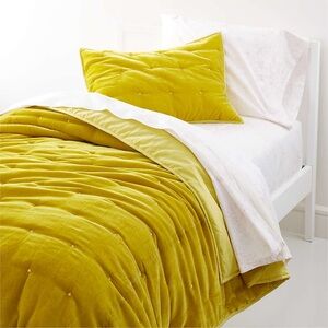 Twin Velvet Yellow Quilt